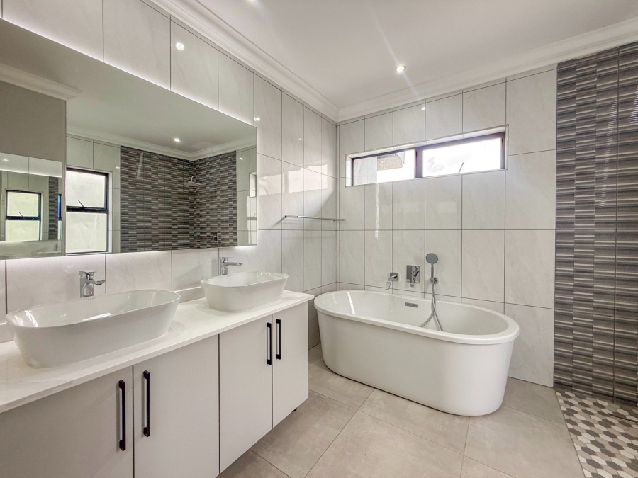 4 Bedroom Property for Sale in Xanadu Eco Park North West